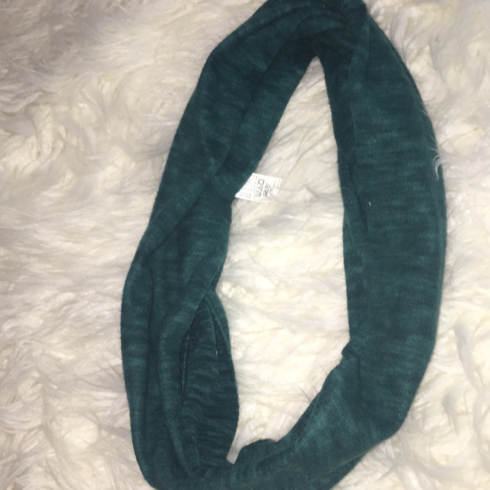 A green fleece infinity scarf.